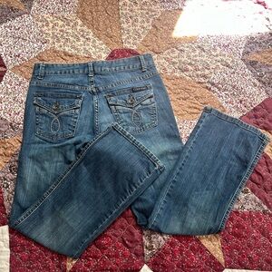 CALVIN KLEIN Straight Leg Low Rise
Medium Wash Blue Denim Jeans